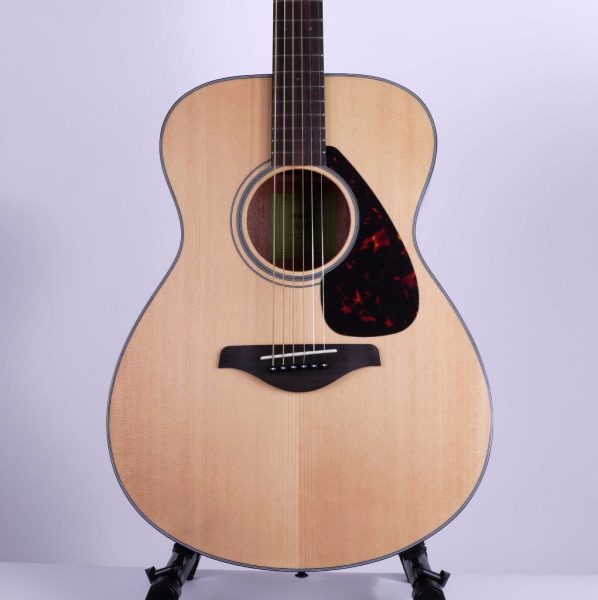 Yamaha FS800 Small Body Acoustic Guitar, Natural | Live Louder
