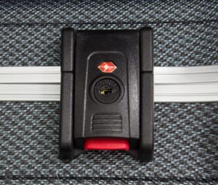 TGI ABS Pathfinder Classical Guitar Case lock