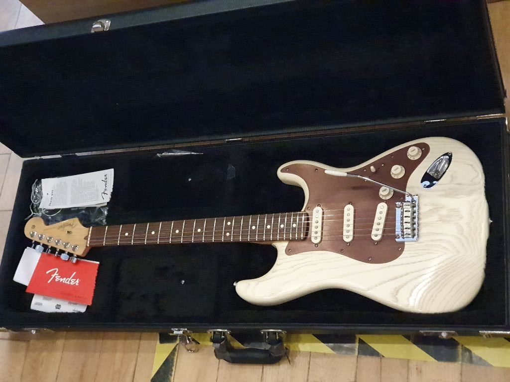 Fender FSR American Stratocaster Rustic Ash, Olympic White (pre-owned, 2013) - Image 7