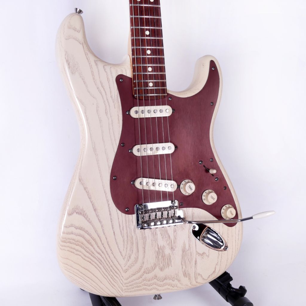 Fender FSR American Stratocaster Rustic Ash, Olympic White (pre-owned, 2013) - Image 3
